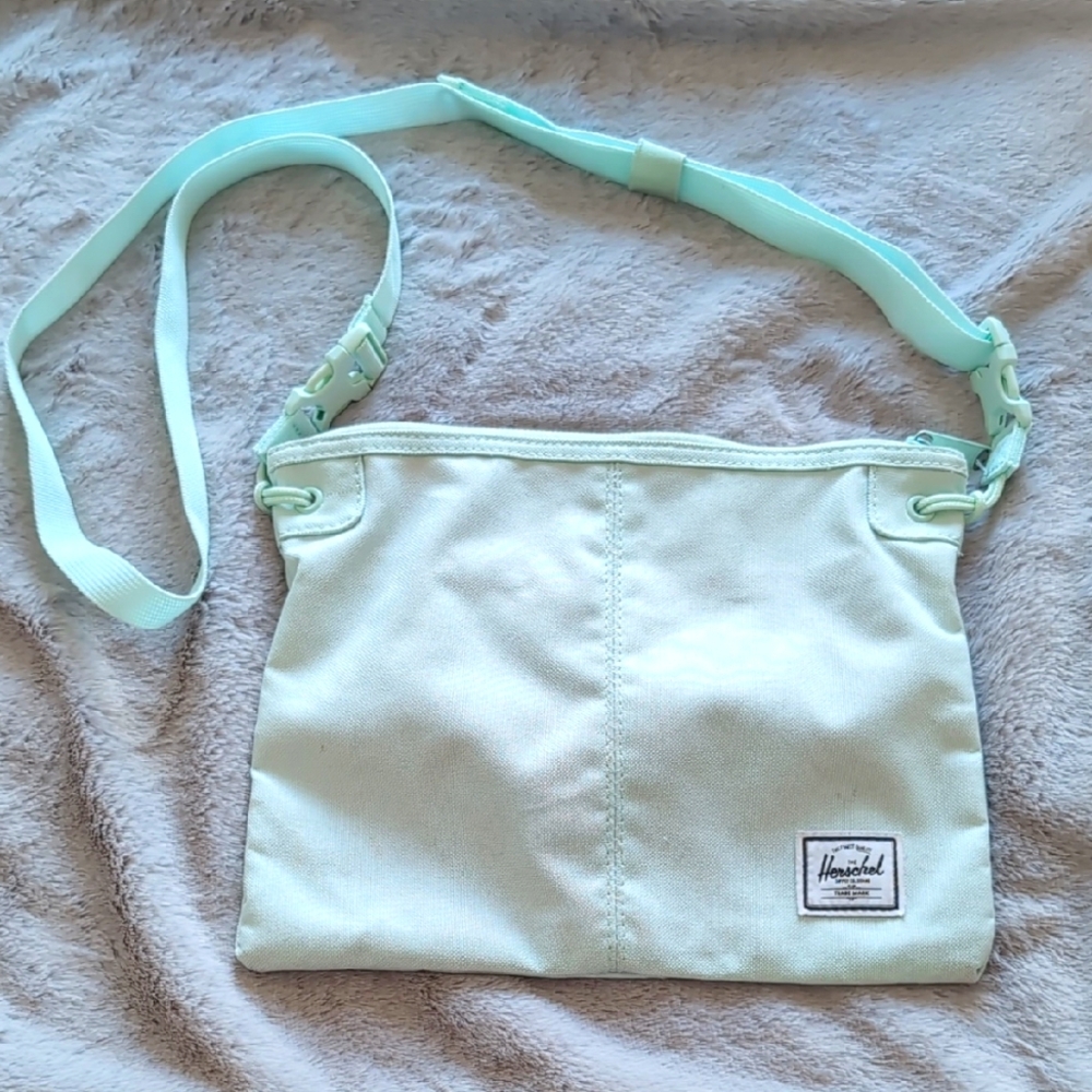 VGUC HERSCHEL CROSSBODY